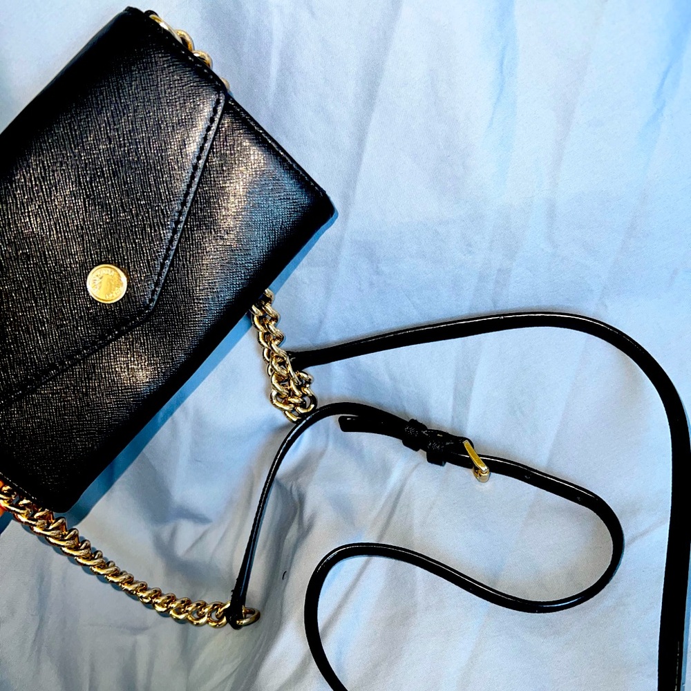 MICHAEL KORS: Black Crossbody with Gold Chain. BLACK LEATHER.